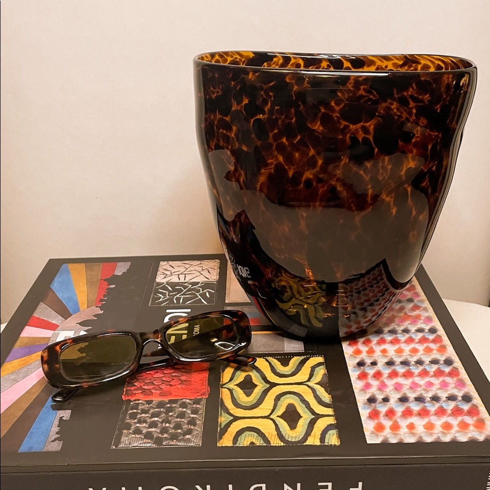 Tortoise shell vase